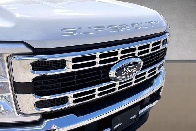 Used 2025 Oxford White Ford XLT image 24