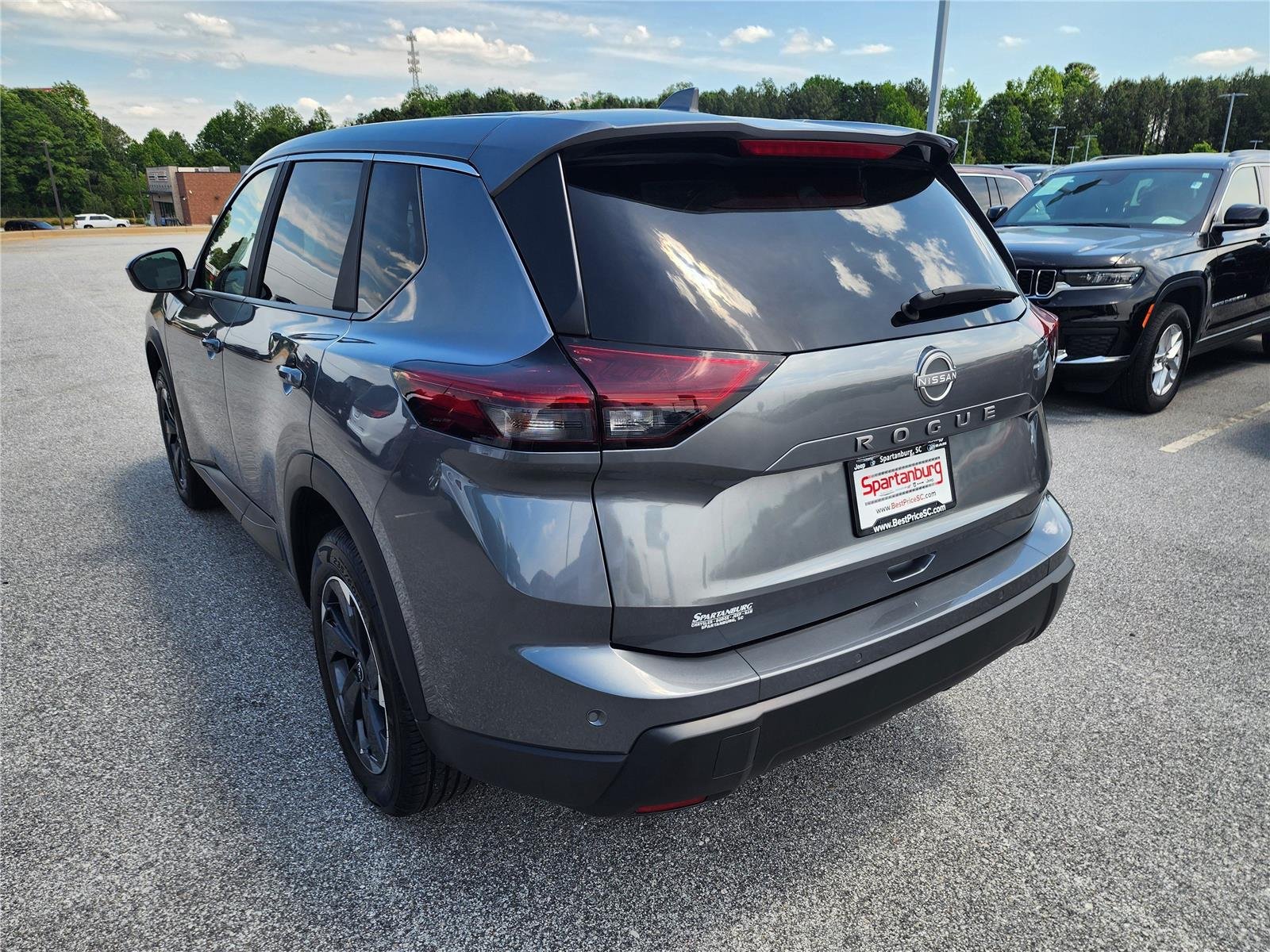 Used 2025 Gun Metallic Nissan SV image 4