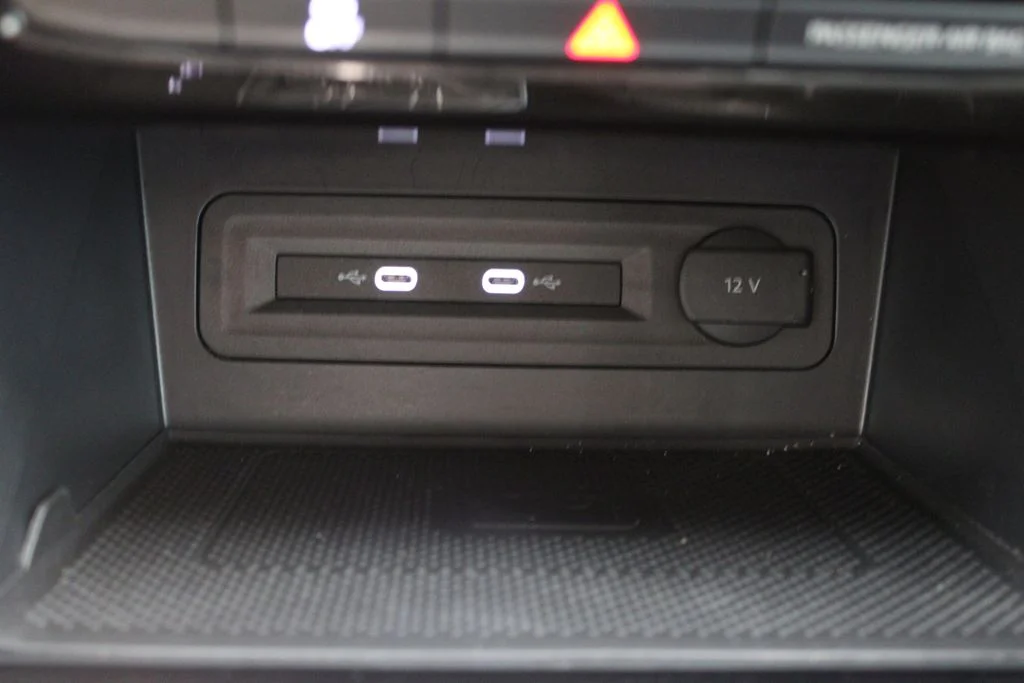 Used 2023  Volkswagen 2.0T SE w/Technology image 19