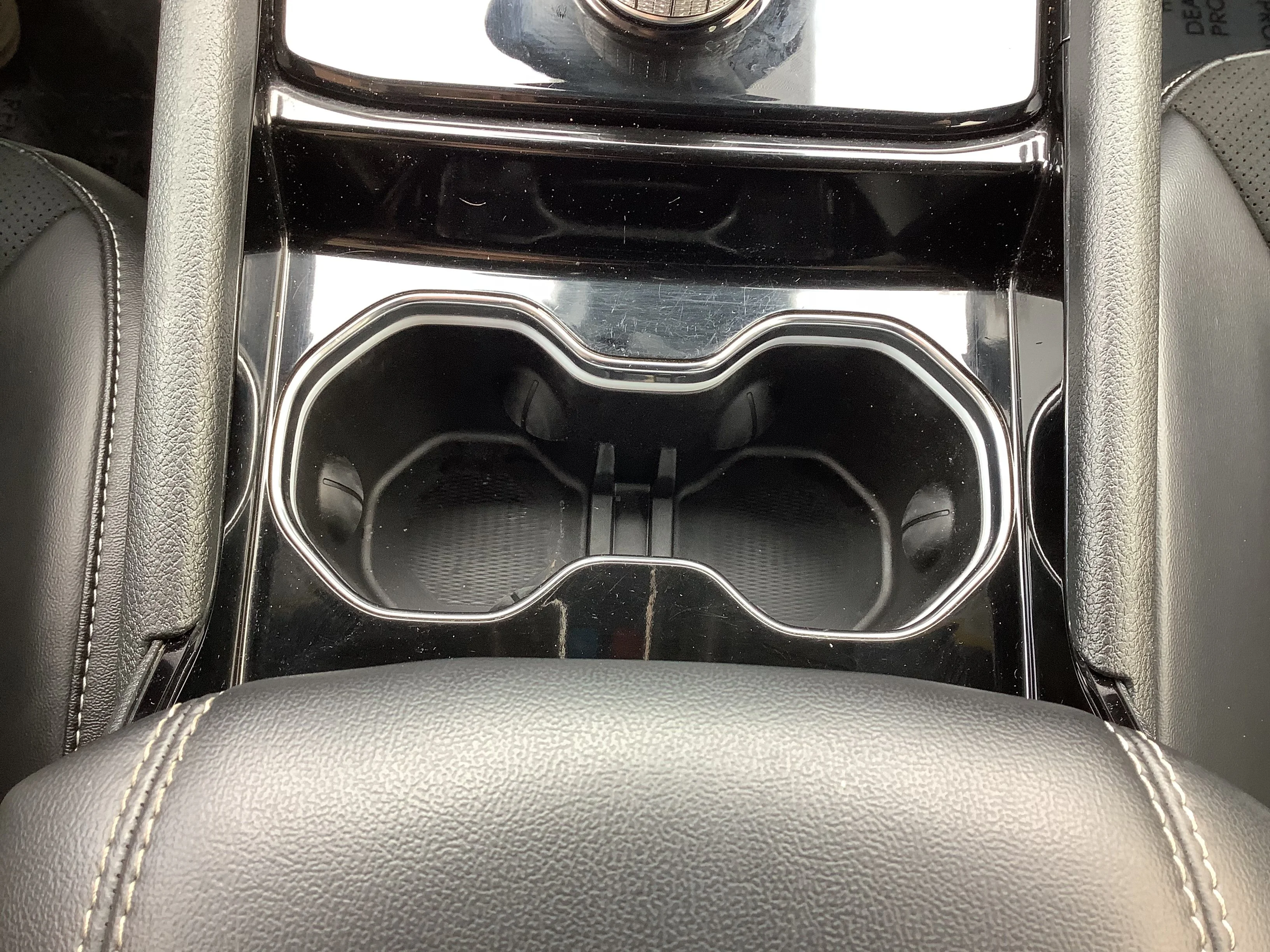 Used 2023 Red Jeep Altitude image 18