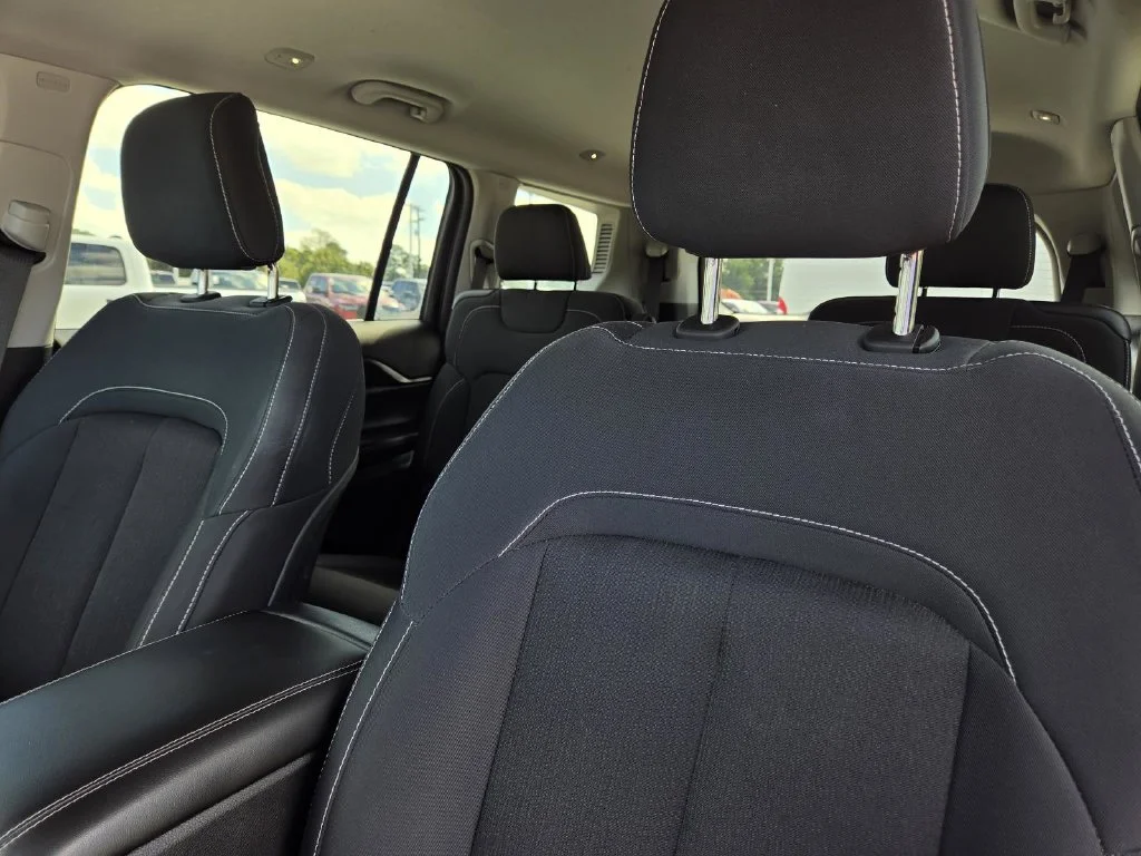 Used 2023 Red Jeep Laredo image 13