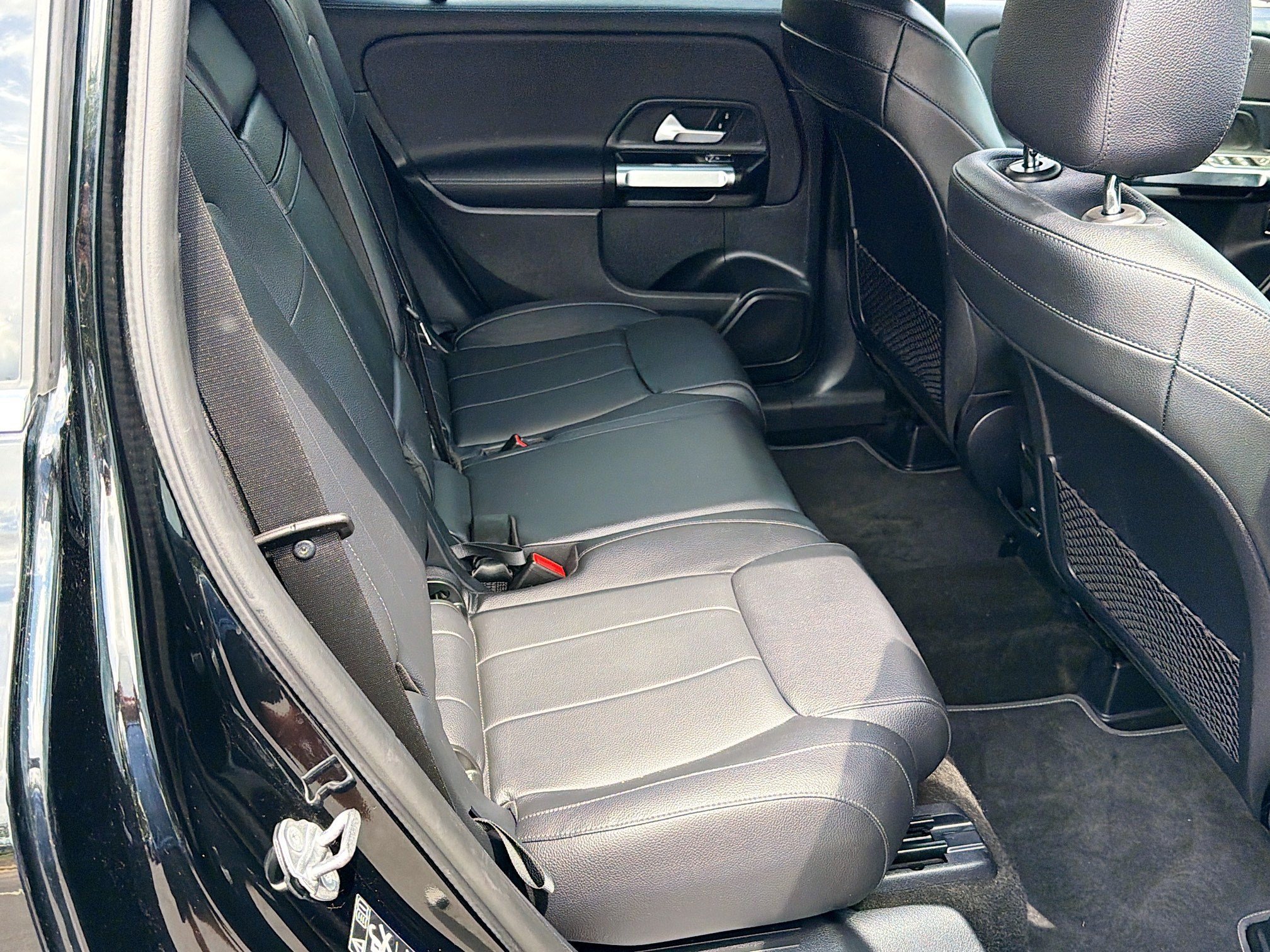 Used 2021 Black Mercedes-Benz GLB 250 image 27