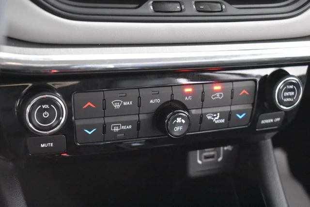 Used 2022 Gray Jeep Limited image 28