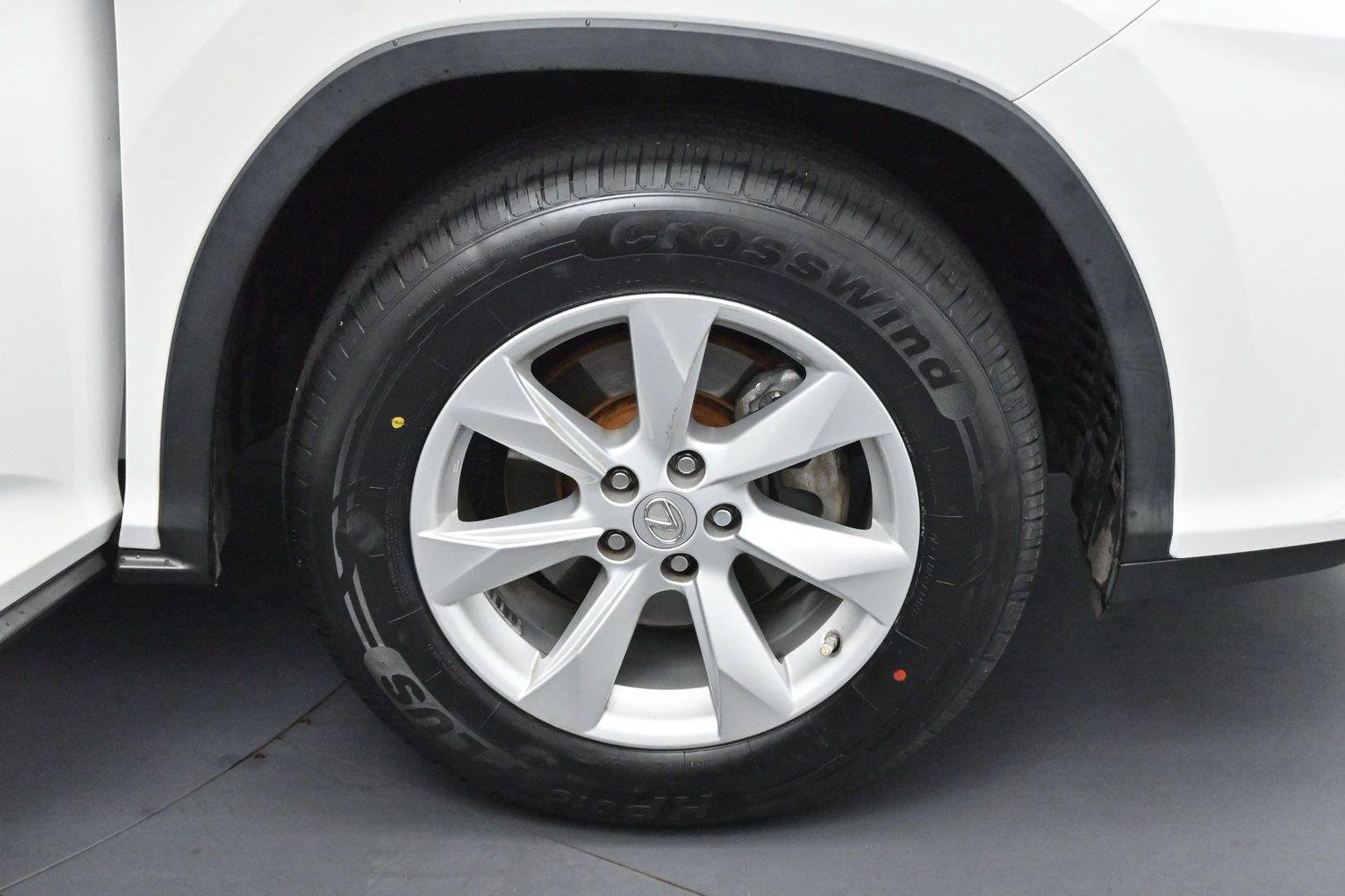 Used 2016 Eminent White Pearl Lexus FWD 4dr image 37