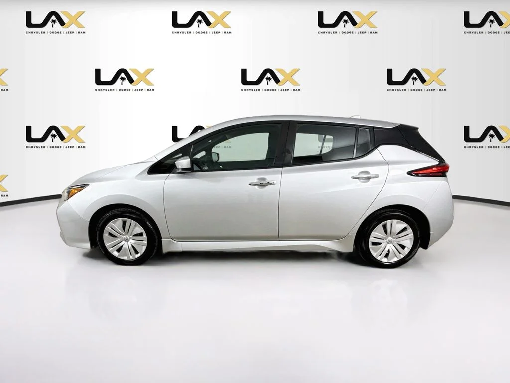 Used 2023 Silver Nissan S image 4