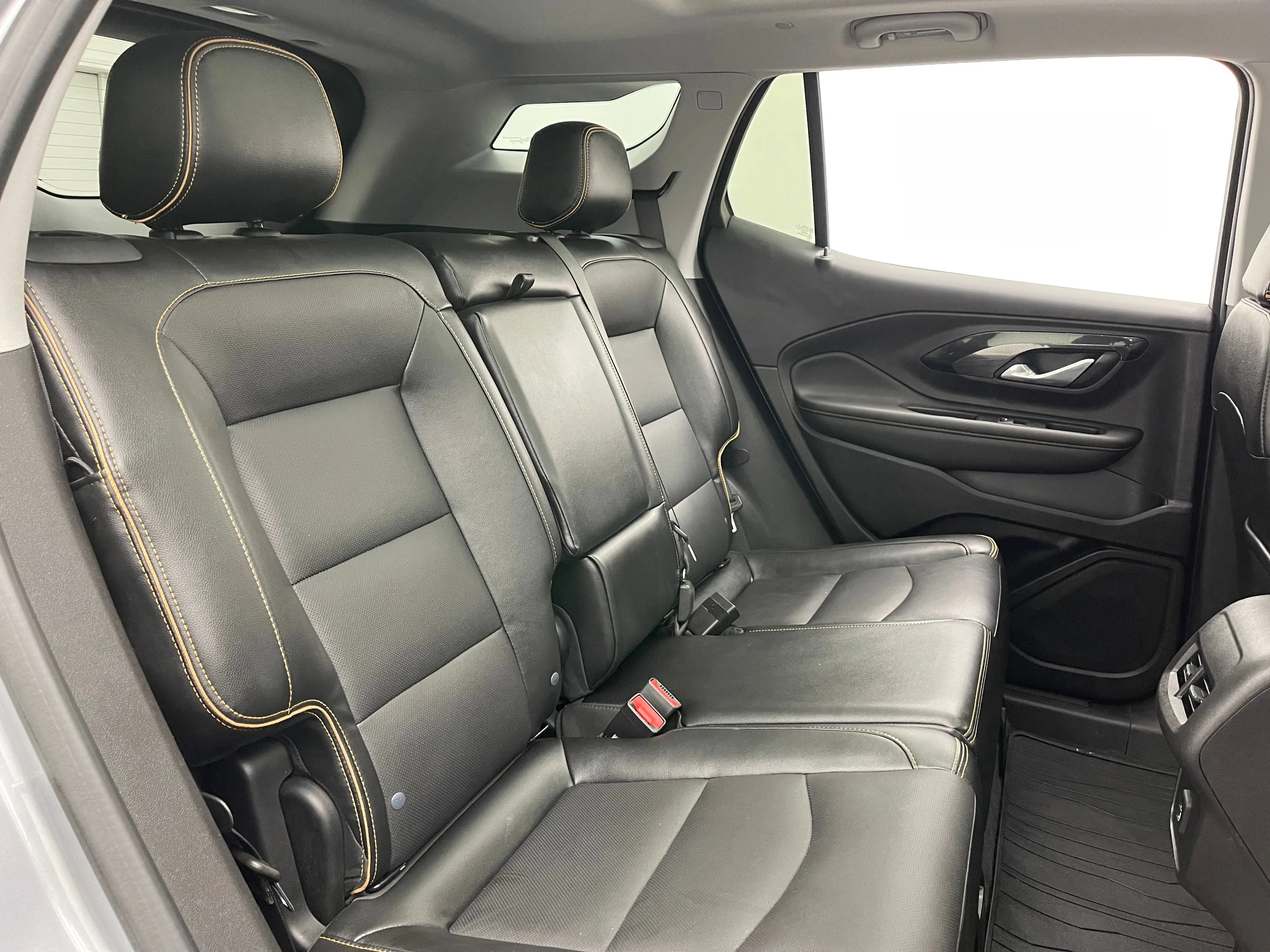 Used 2024 Sterling Metallic GMC AT4 image 37