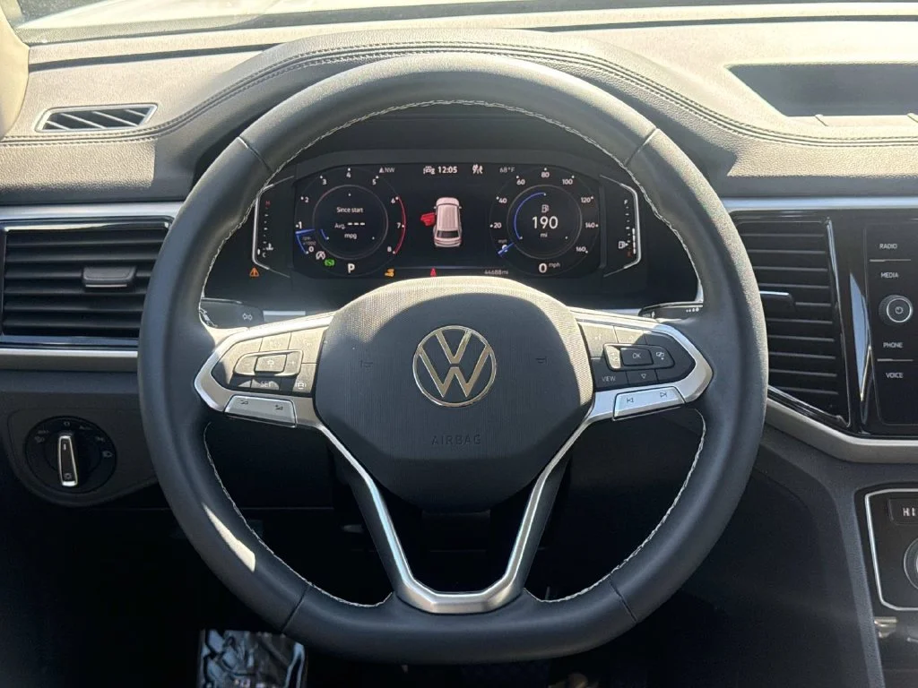Used 2023 White Volkswagen 3.6L V6 SE w/Technology image 16