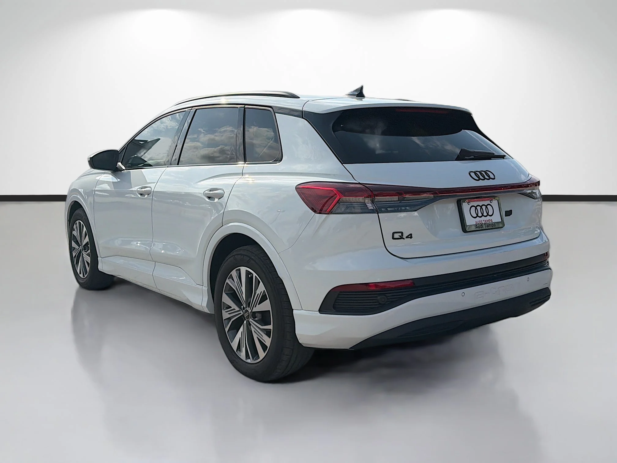 Used 2025 Glacier White Audi Premium image 5