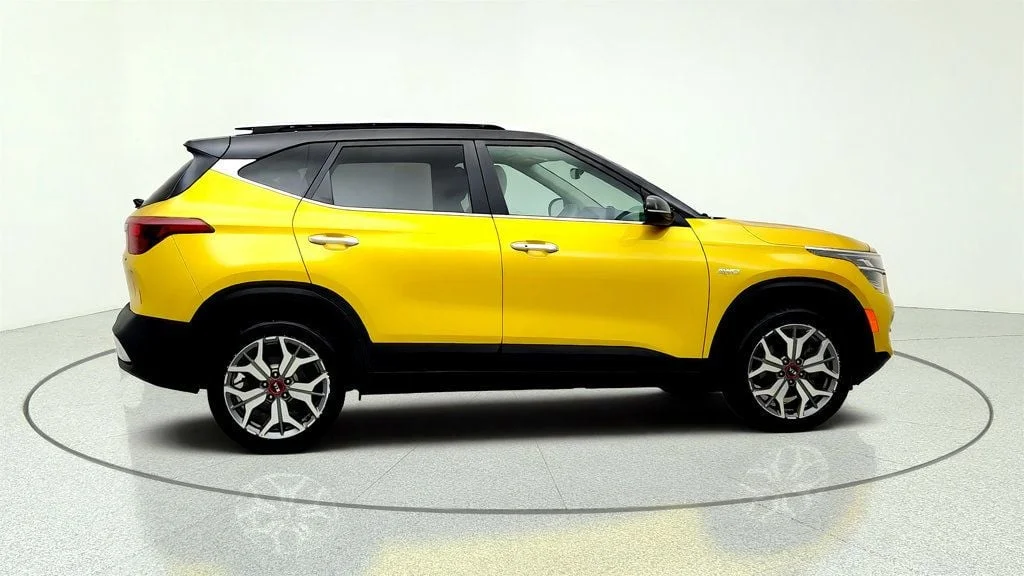 Used 2021 Starbright Yellow Kia SX DCT AWD image 4
