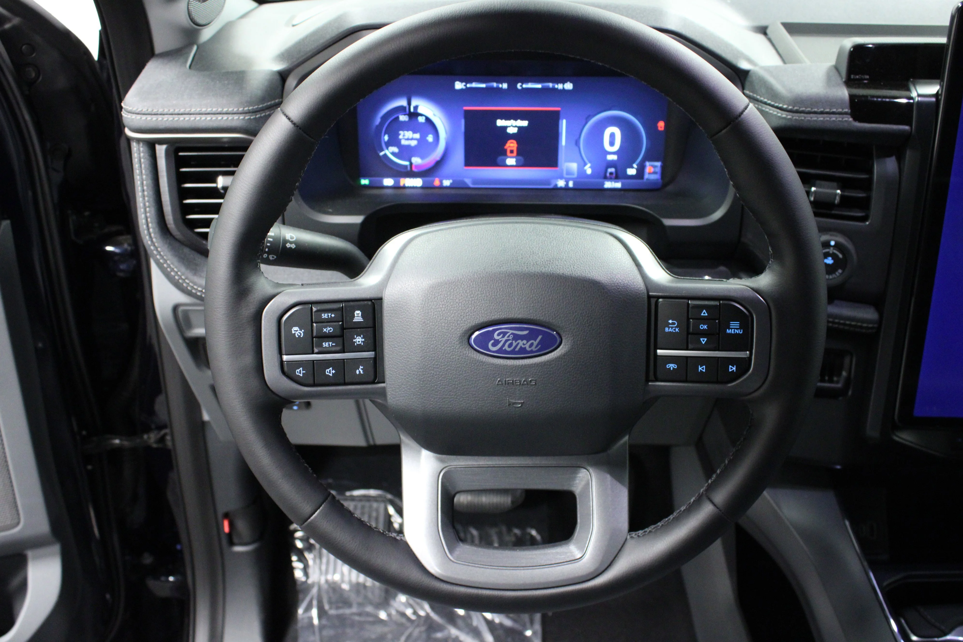 2025 Ford F-150 Lightning Flash - Photo 17