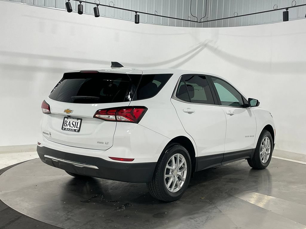 Used 2024 Summit White Chevrolet LT image 10