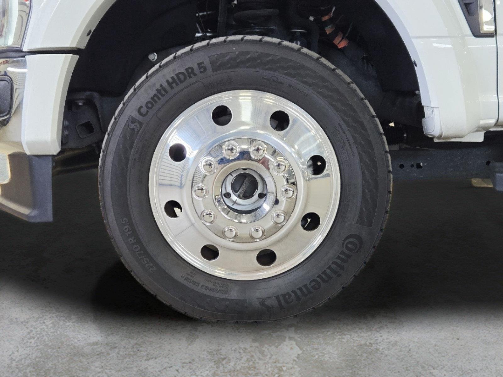 Used 2025 Oxford White Ford LARIAT image 9