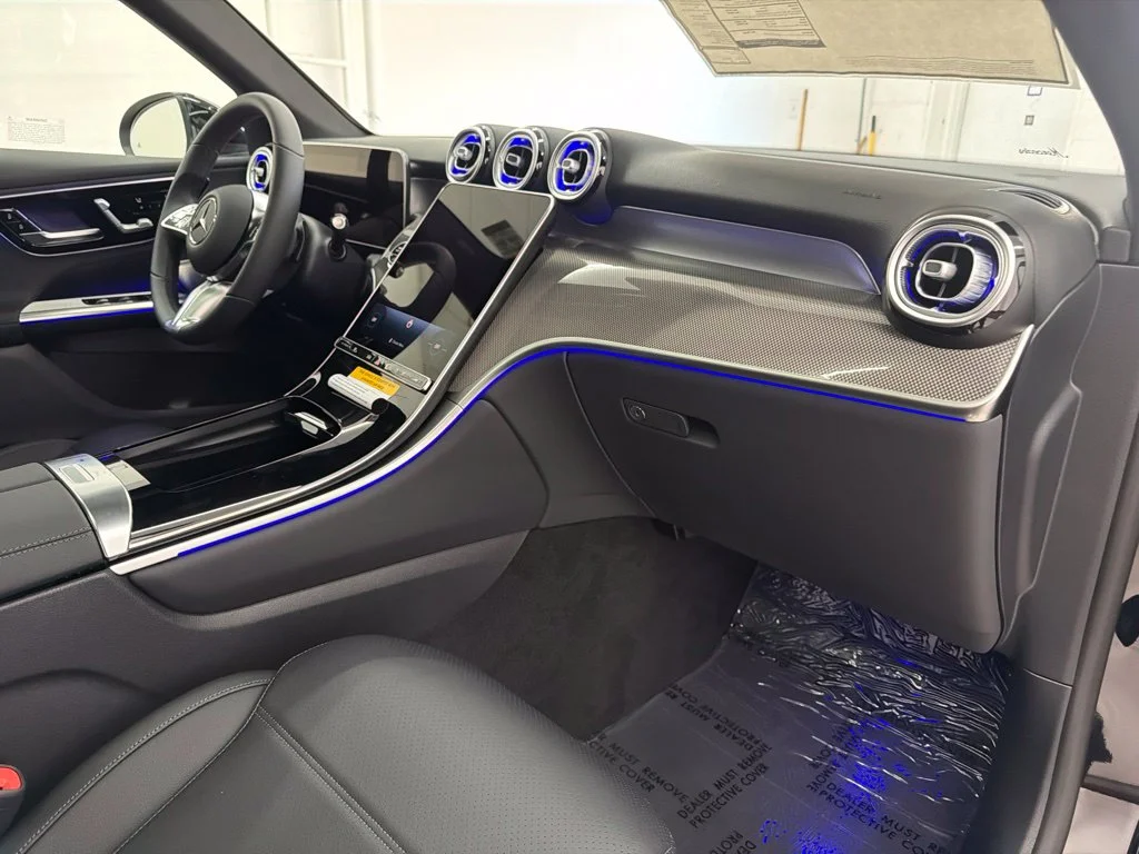 New 2027 Black Mercedes-Benz GLC 300 image 29