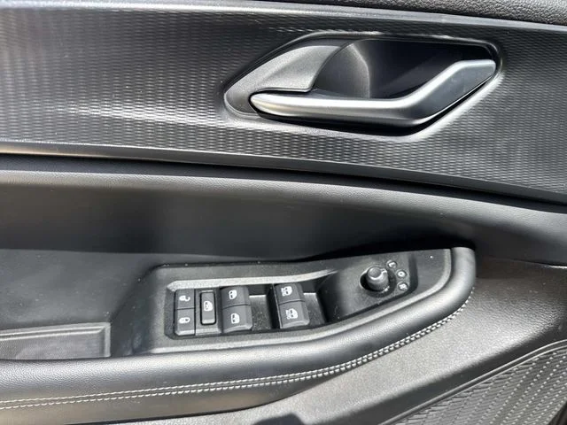 Used 2024 Silver Jeep Laredo image 31