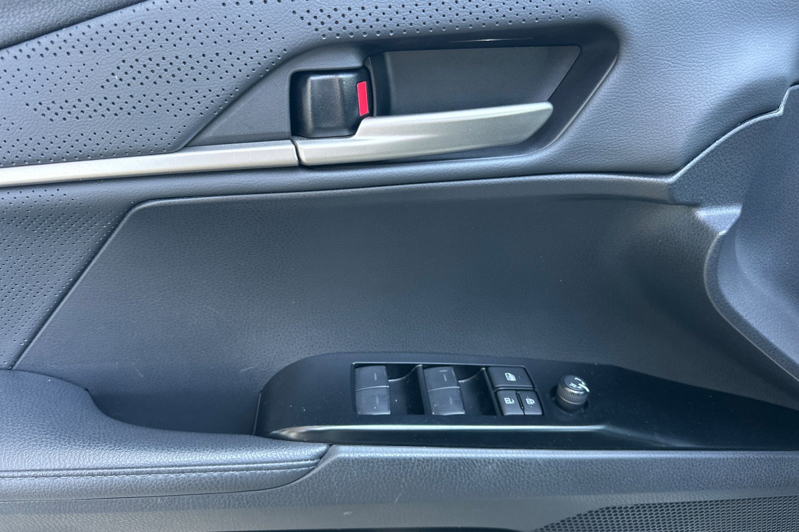 2025 Toyota Camry XSE - Photo 11