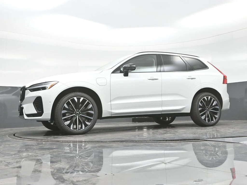 New 2026 Crystal White Volvo T8 Ultra image 22
