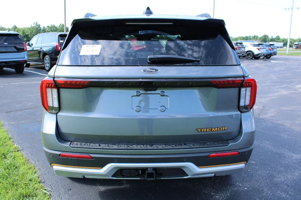New 2026 Carbonized Gray Metallic Ford Tremor® image 7