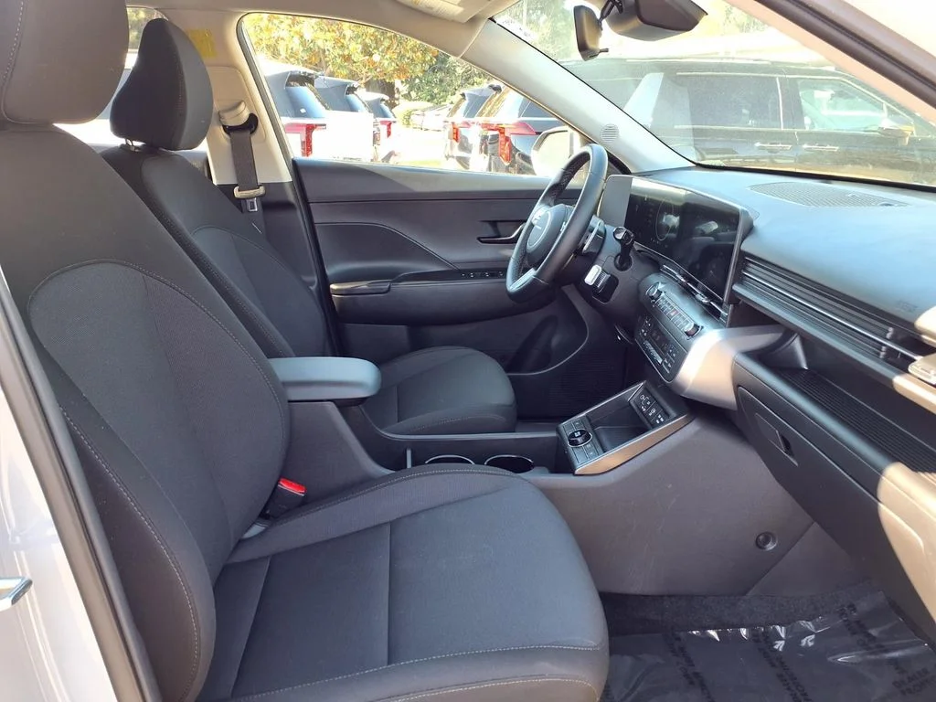 Used 2025 Gray Hyundai SEL image 9