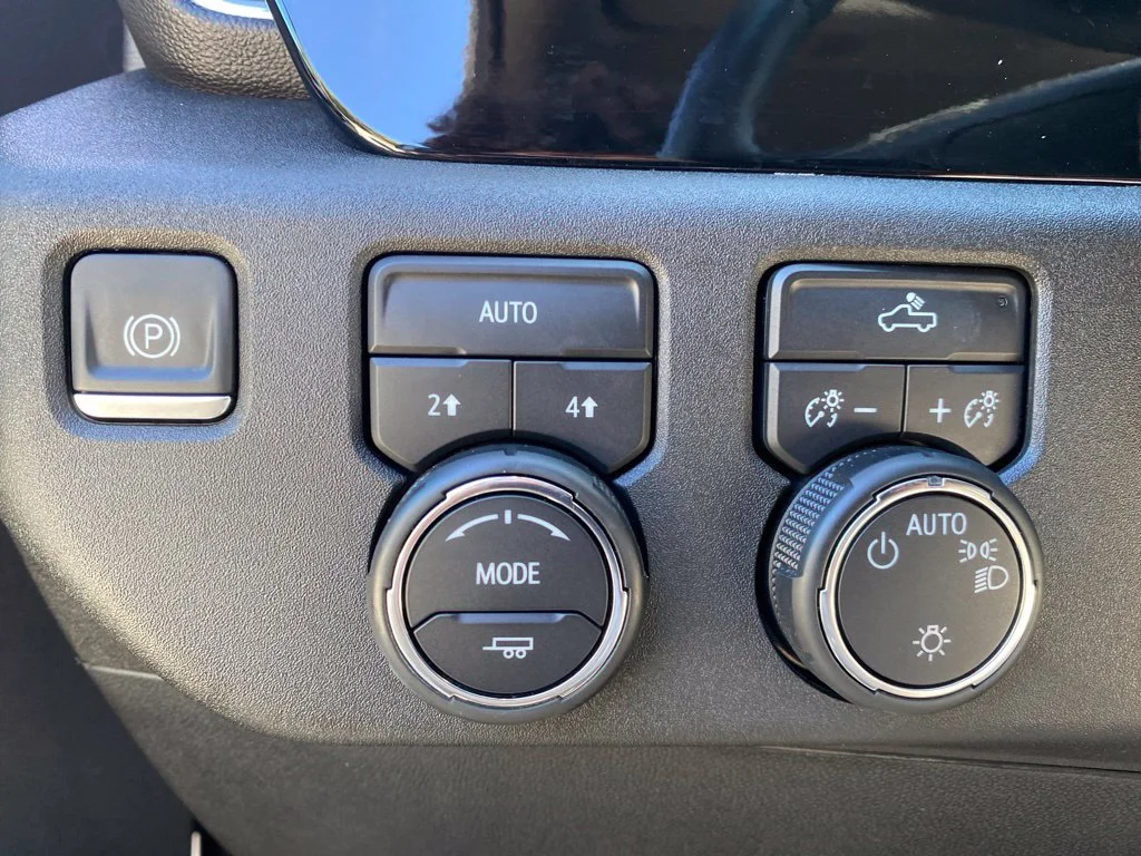 Used 2024 Sterling Gray Metallic Chevrolet LT (2FL) image 19