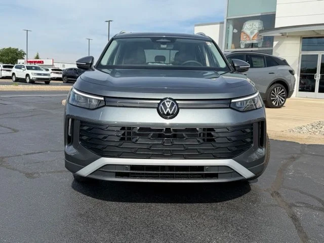 New 2026 Platinum Gray Metallic Volkswagen 2.0T SE image 2