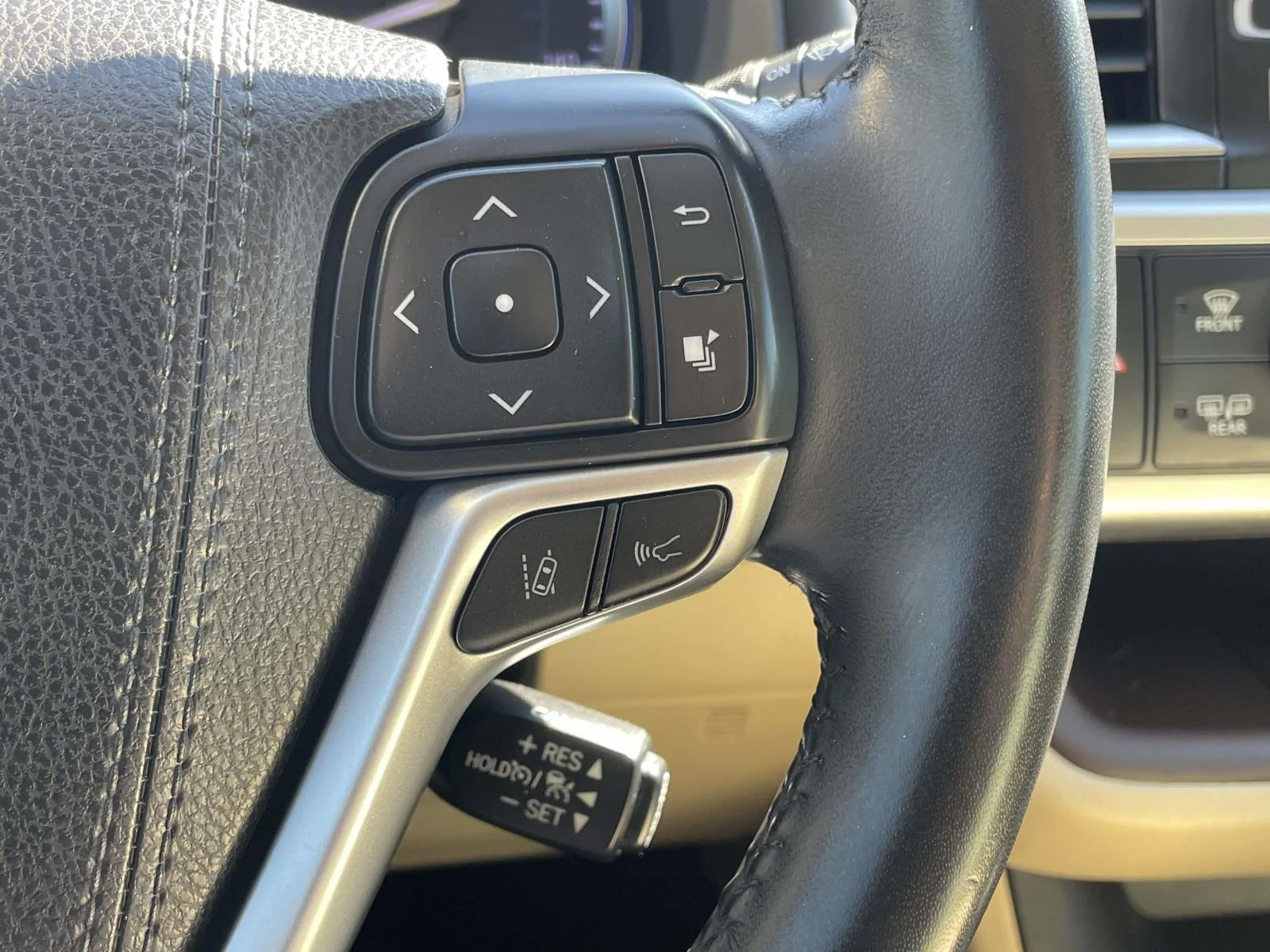 Used 2018 Toasted Walnut Pearl Toyota Limited image 11