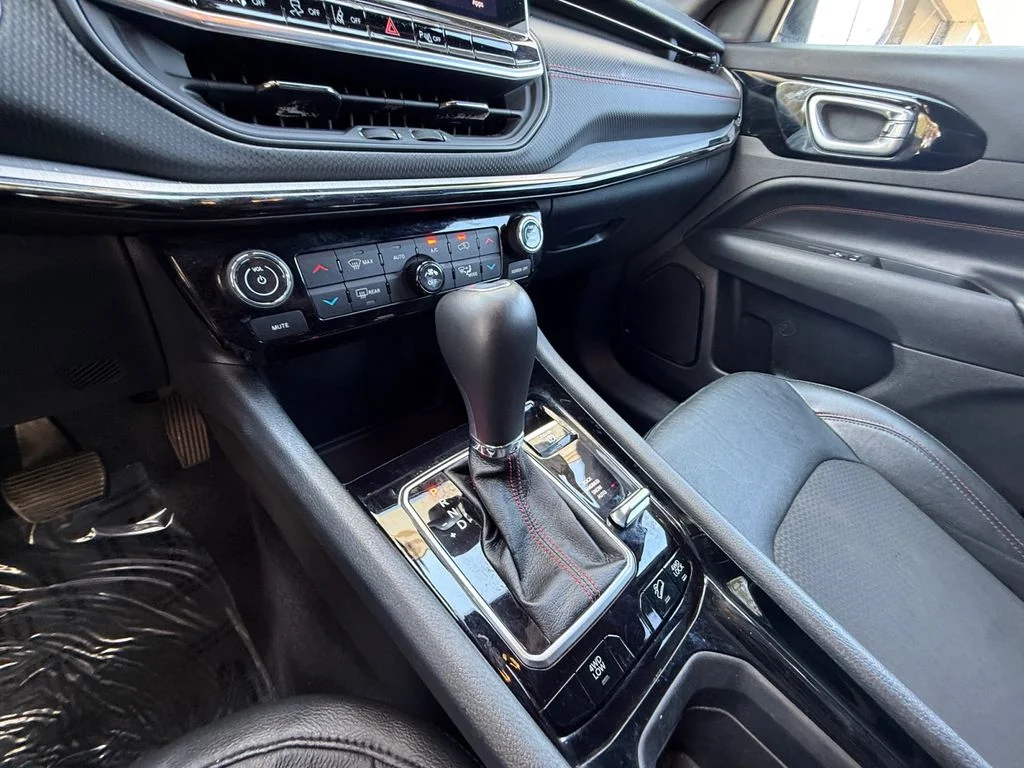 Used 2025 Silver Jeep Trailhawk image 22