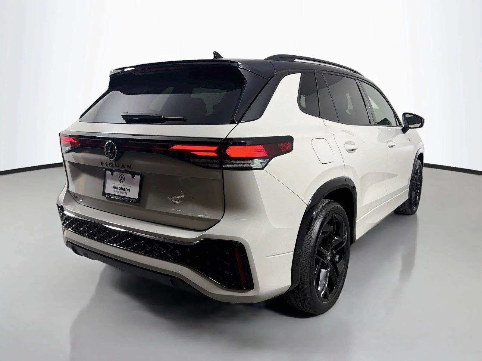 New 2026 Sandstone w/Deep Black Roof Volkswagen SE R-Line Black image 5