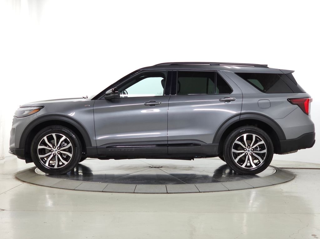 Used 2025 Gray Metallic Ford ST-Line image 6