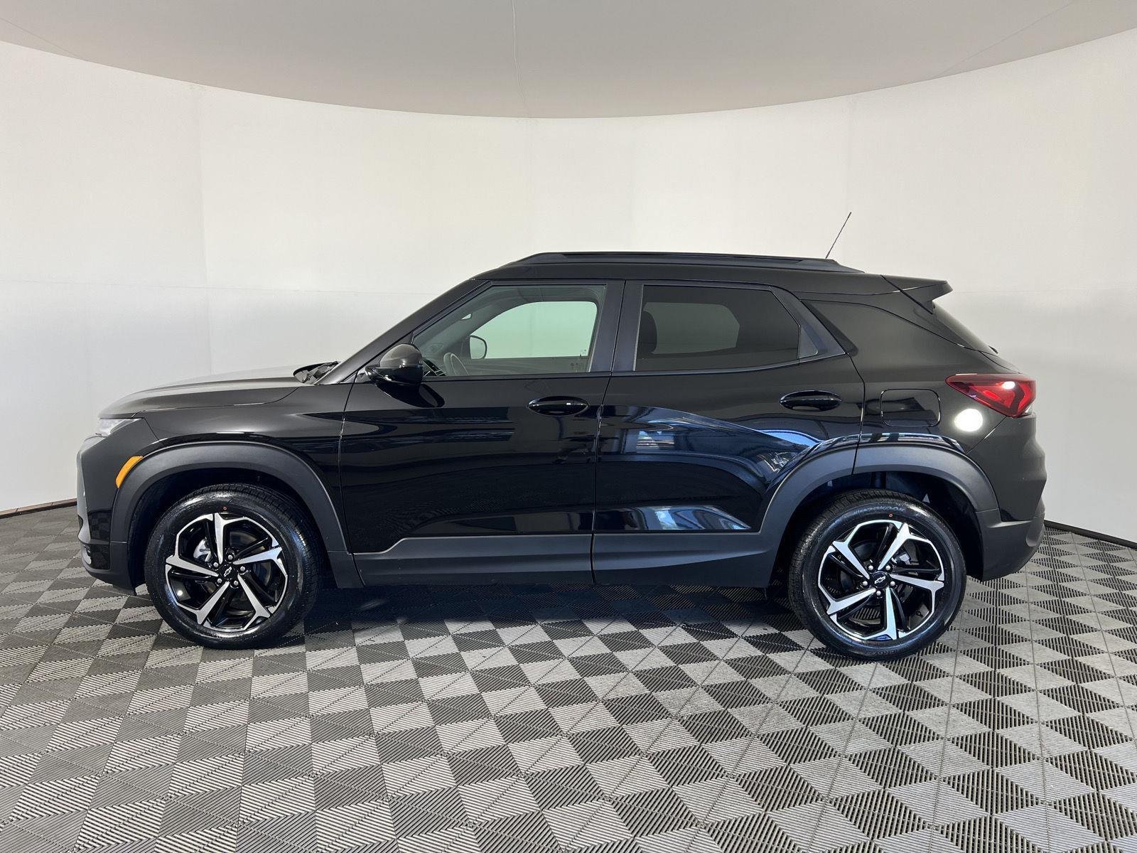 Used 2023 Mosaic Black Metallic Chevrolet RS image 27