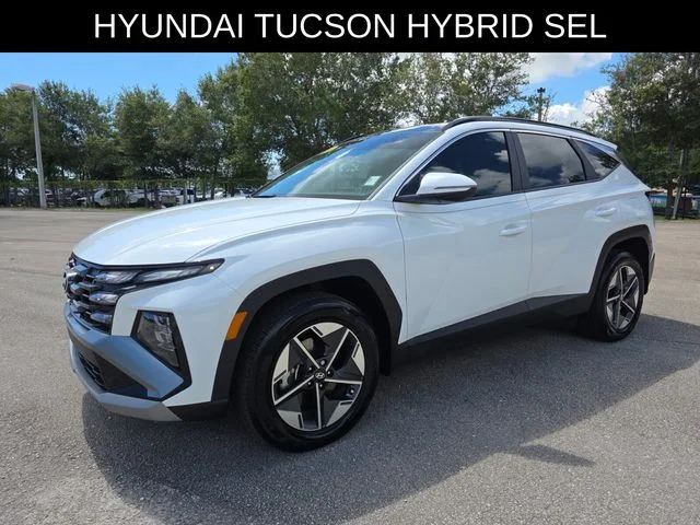 Used 2025 White Hyundai SEL Convenience image 7