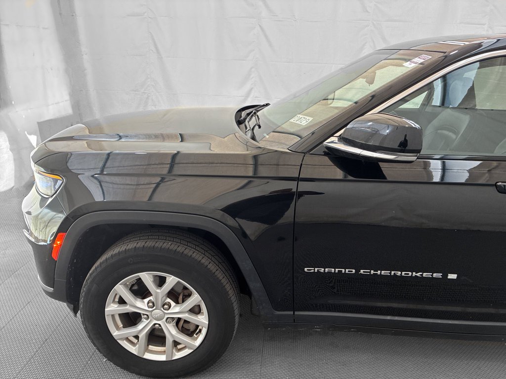 Used 2023 Black Jeep Laredo image 3