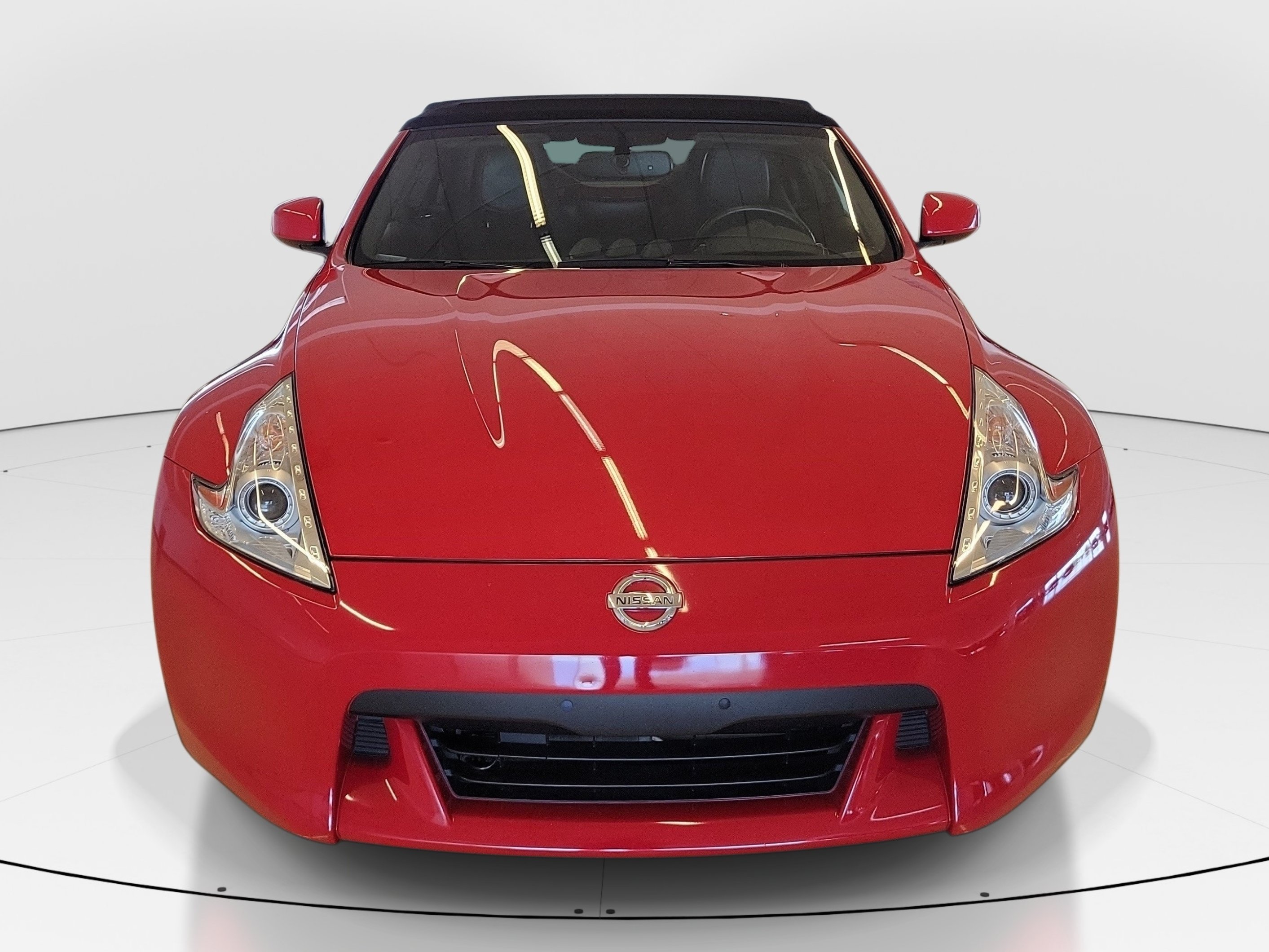 Used 2010 Solid Red Nissan Touring image 3