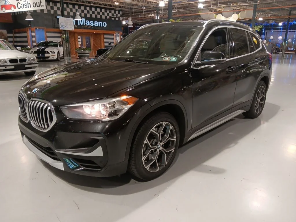 Used 2022 Black BMW xDrive28i image 1