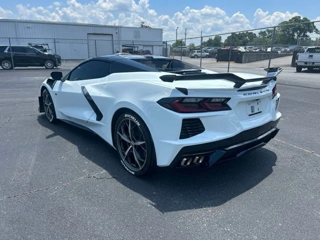 Used 2021 White Chevrolet Stingray image 3