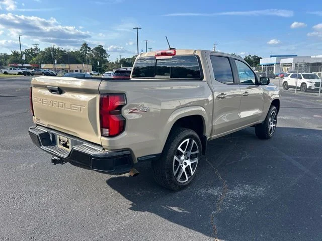 Used 2023  Chevrolet Z71 image 4