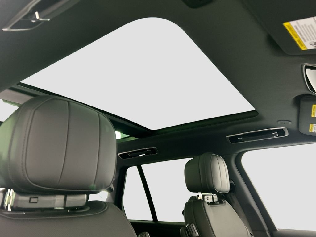 New 2026 Santorini Black Land Rover SE image 17