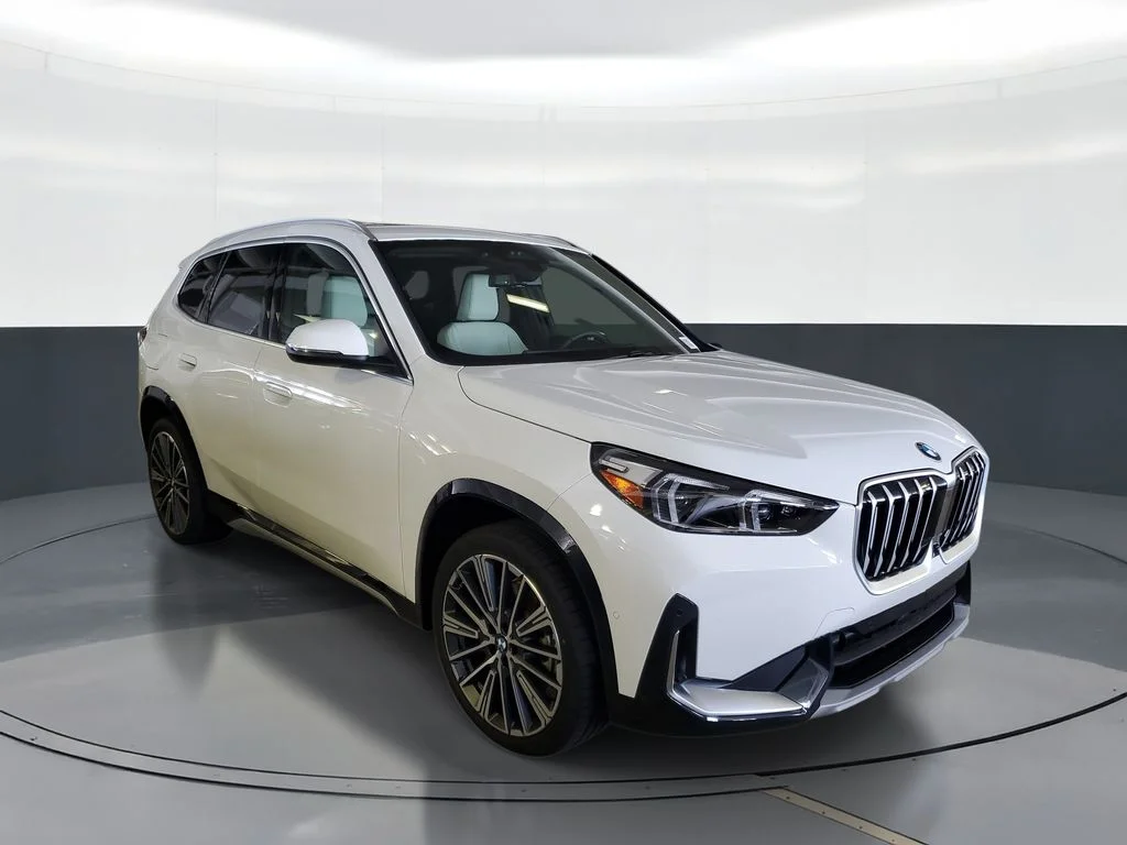 New 2027 Alpine White BMW xDrive28i image 2