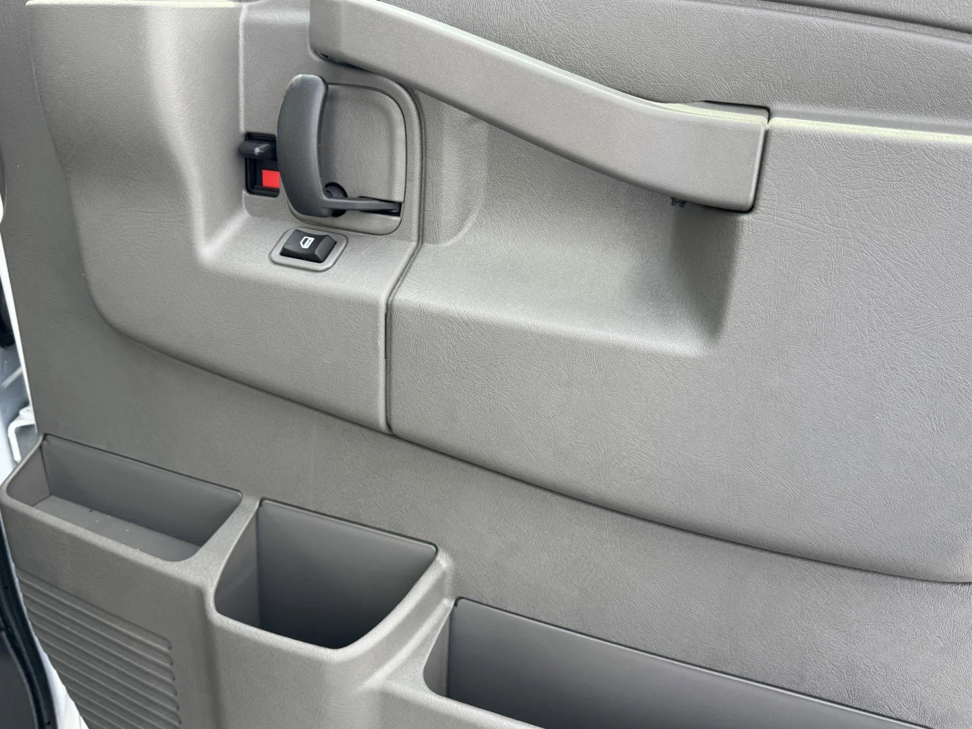 2026 Chevrolet Express Cargo Work Van - Photo 9