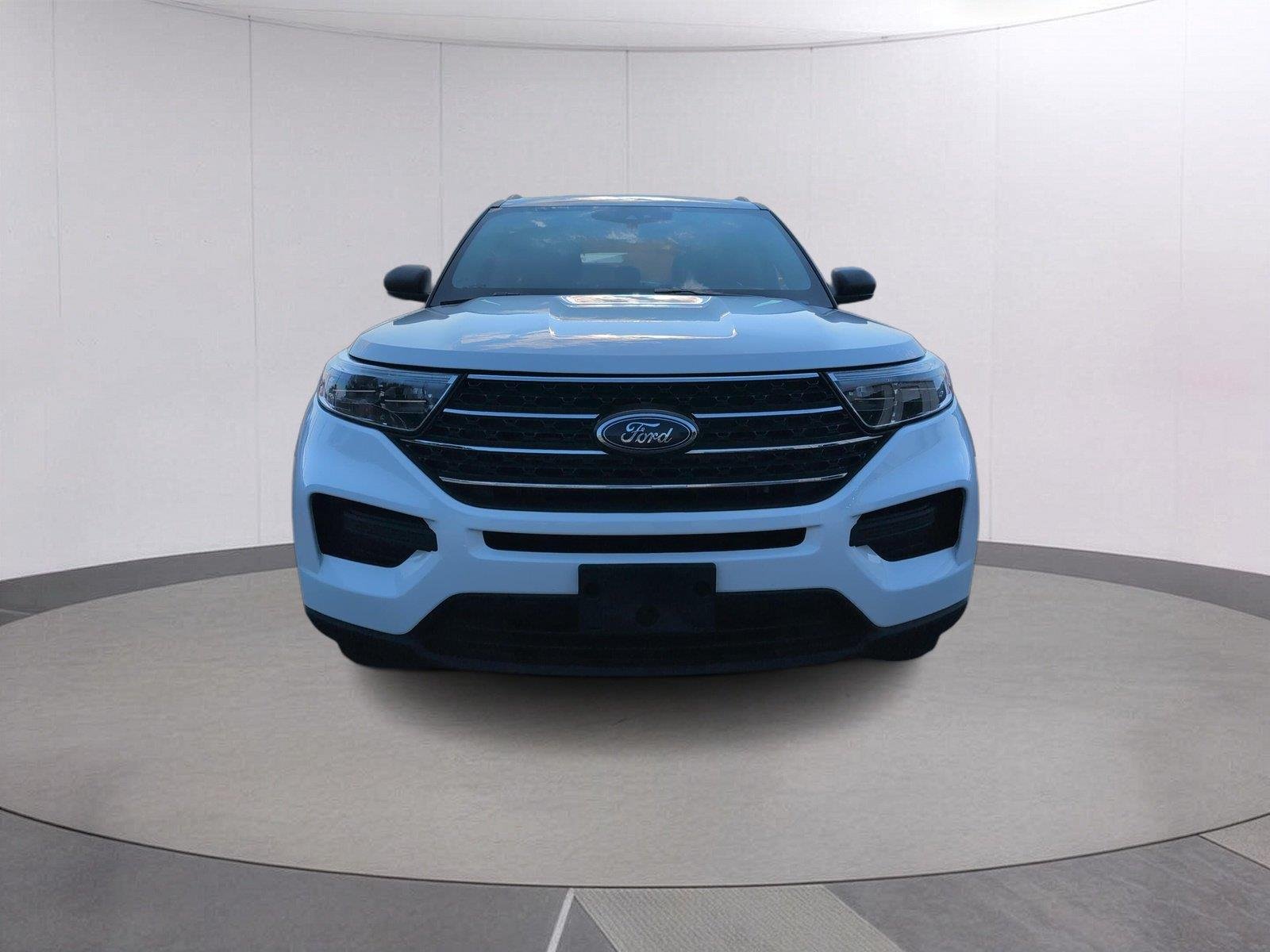 Used 2023 Star White Metallic Tri-Coat Ford XLT image 8