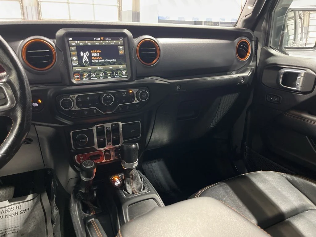 Used 2021 Sting-Gray Clearcoat Jeep Mojave image 28