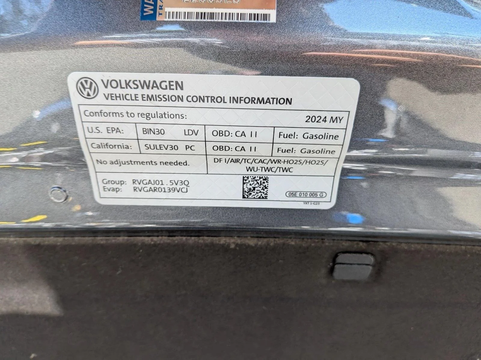 Used 2024 Silver/Gray Volkswagen SE image 24