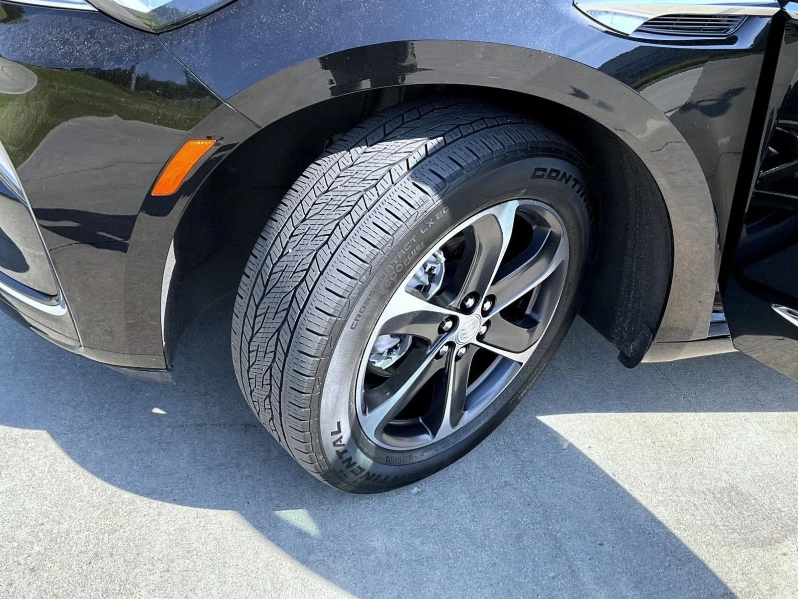 Used 2022 Black Buick Essence image 26