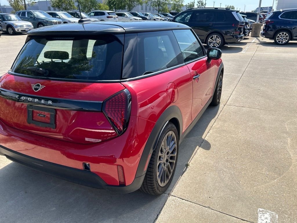 Certified Used 2026 Chili Red MINI Signature Plus image 9