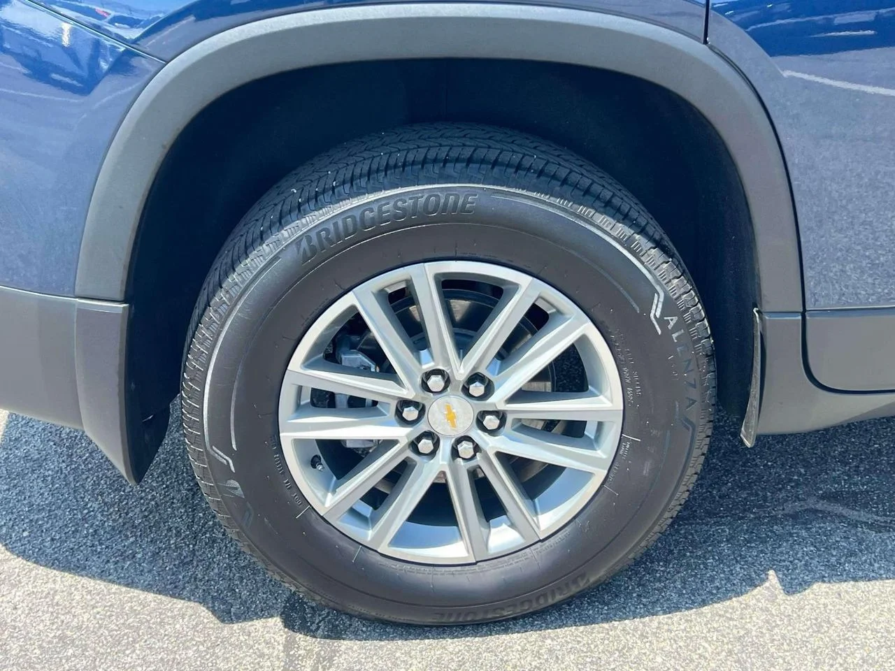 Used 2023 Northsky Blue Metallic Chevrolet AWD LT Cloth image 11