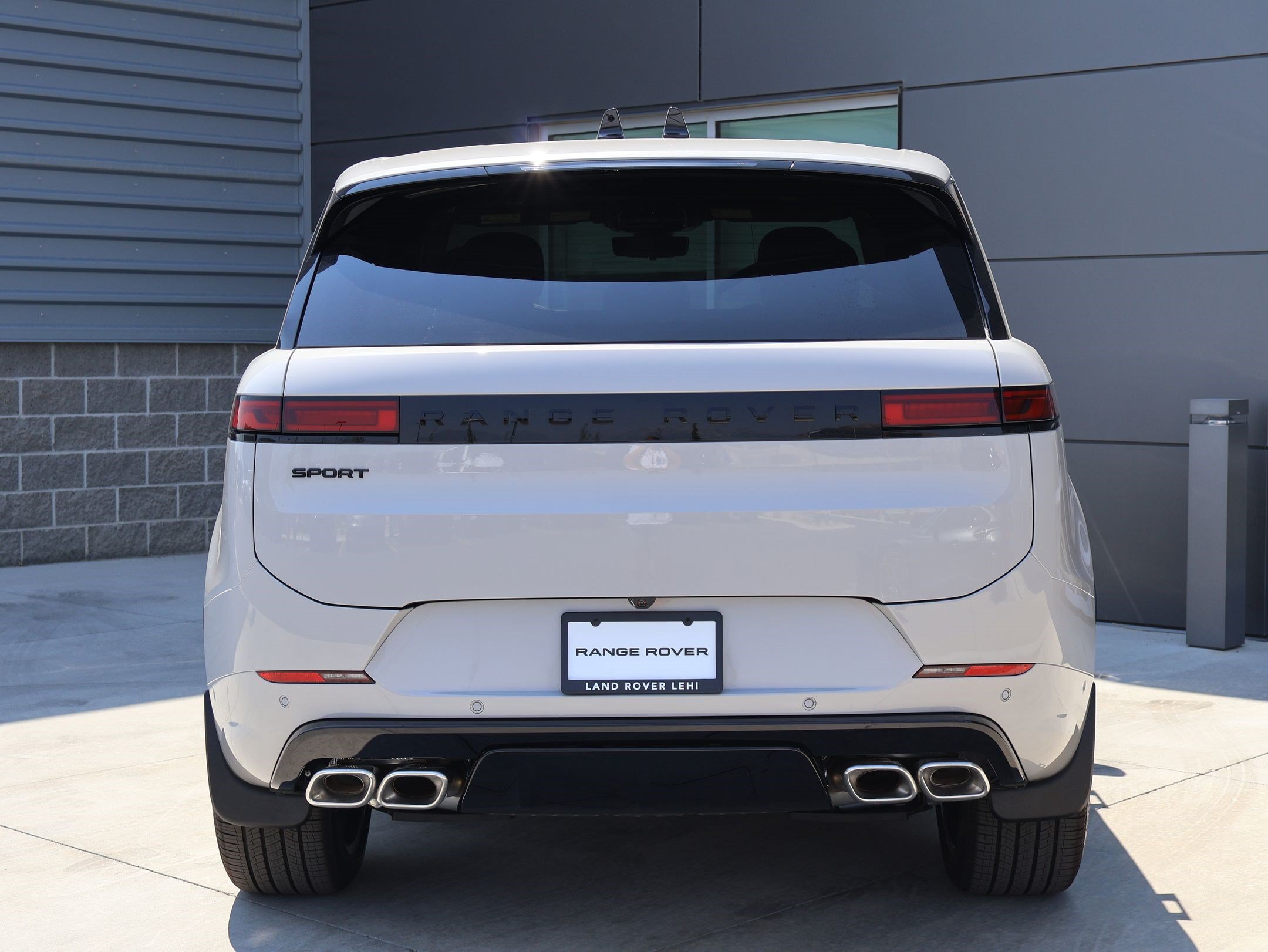 New 2026 Borasco Grey LAND ROVER P530 Dynamic SE image 7