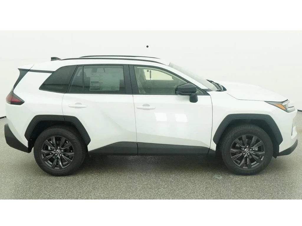 New 2026 Wind Chill Pearl Toyota XLE Premium image 14