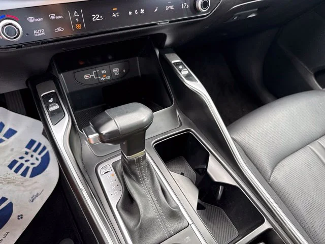 Used 2025  Kia X-Line EX image 31