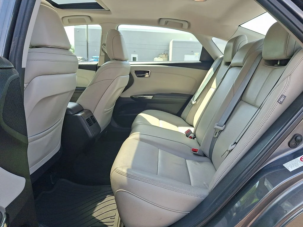 Used 2016 Gray Toyota XLE Premium image 10
