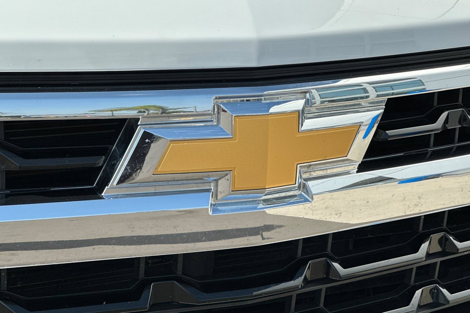 Used 2025 Summit White Chevrolet LT image 38