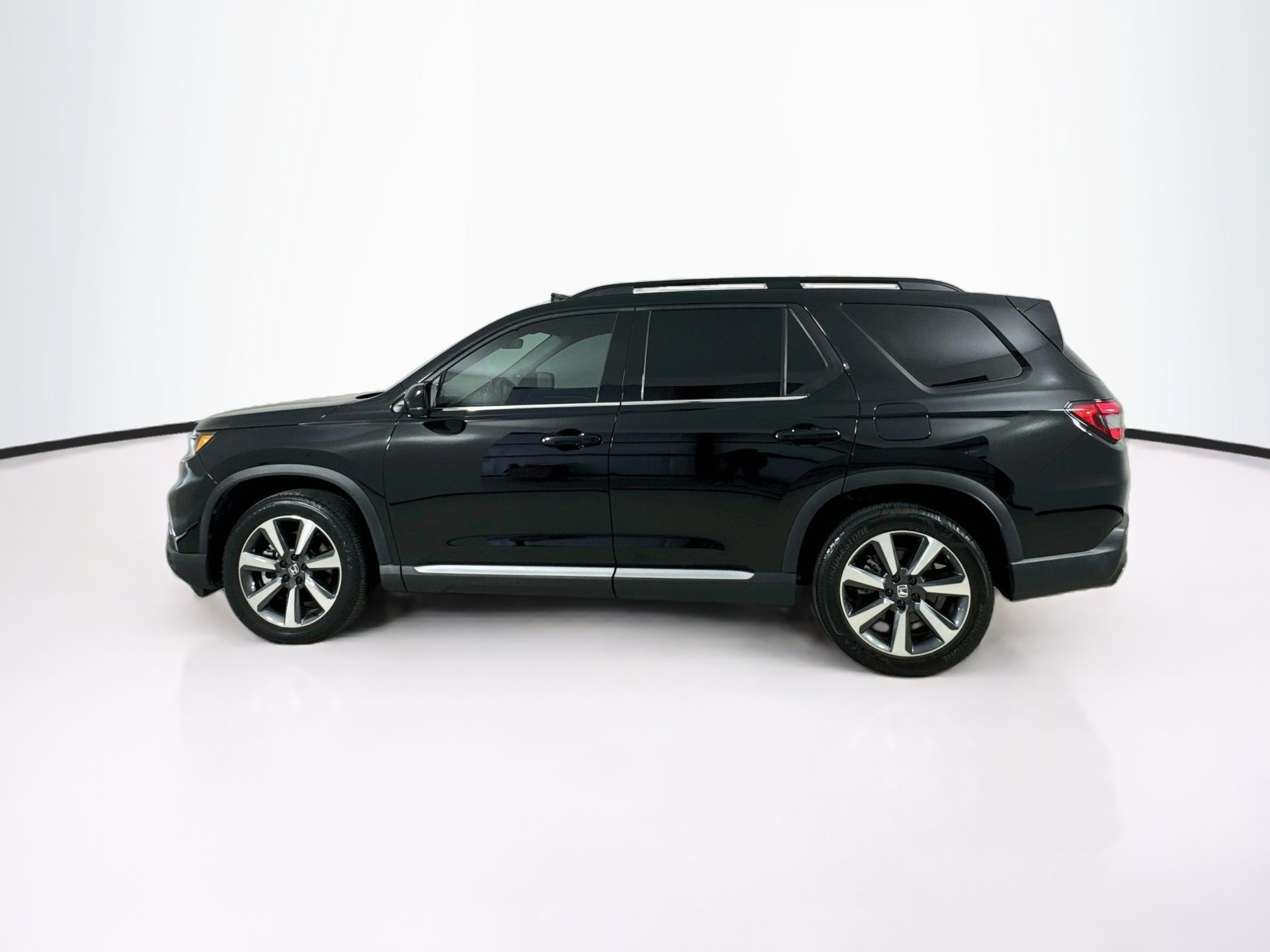 Certified Used 2025 Crystal Black Pearl Honda AWD Elite image 51